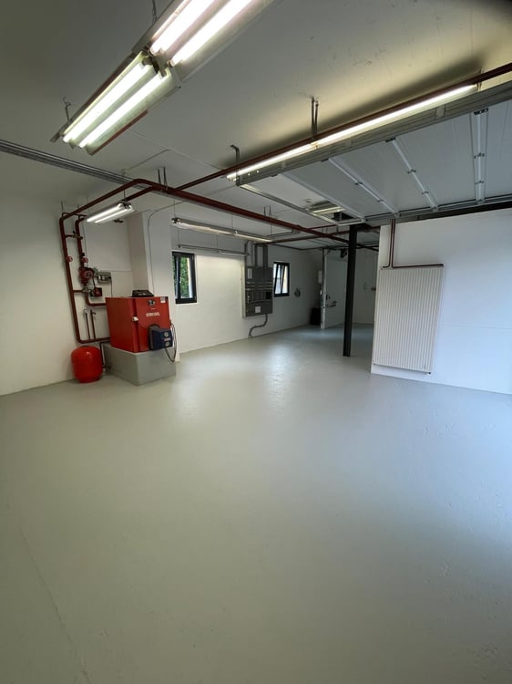 90 m² Espace commercial / Atelier à louer à Courroux 6