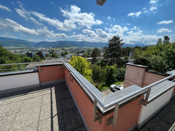 Attique rénové de 4,5 pièces au 3ème étage - vue 360°