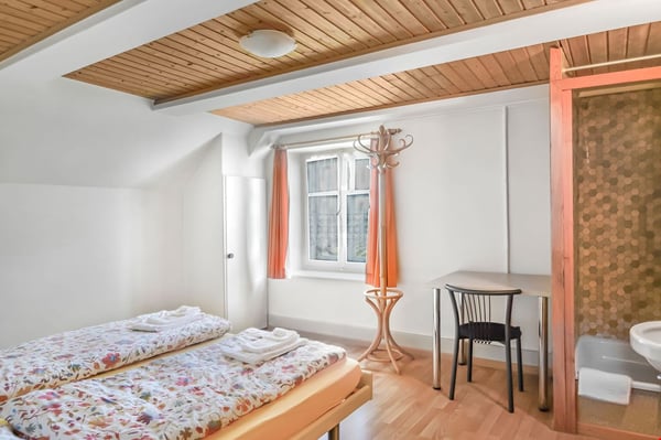 Hôtel-restaurant à Courgenay 9