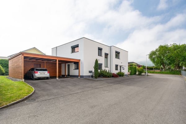 Spacieuse maison individuelle de 6.5 pièces à Courgenay avec espace professionnel indépendant 1