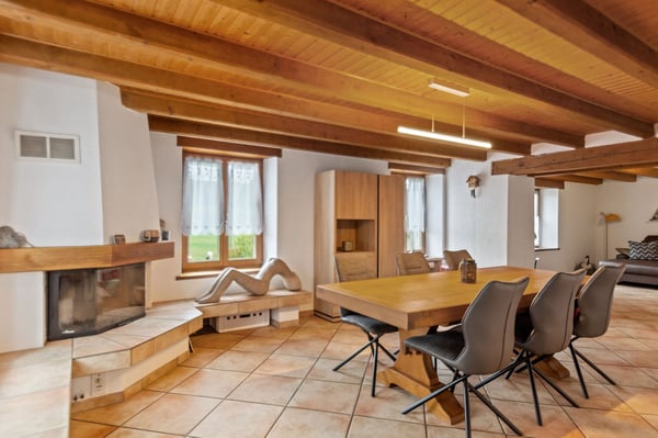 Spacieuse maison mitoyenne de 7 pièces avec espaces de travail et de stockage à Chevenez 3