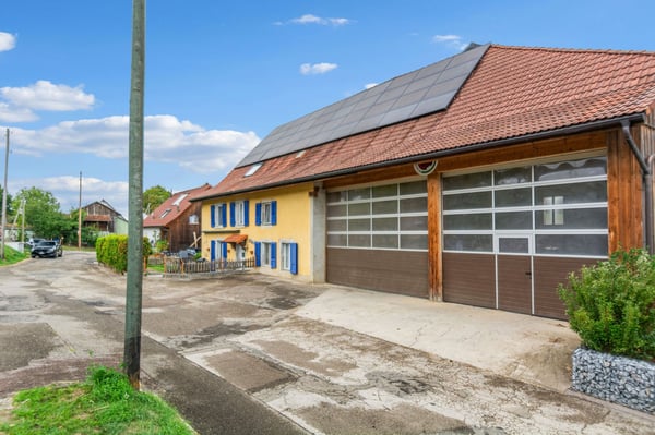Spacieuse maison mitoyenne de 7 pièces avec espaces de travail et de stockage à Chevenez 13