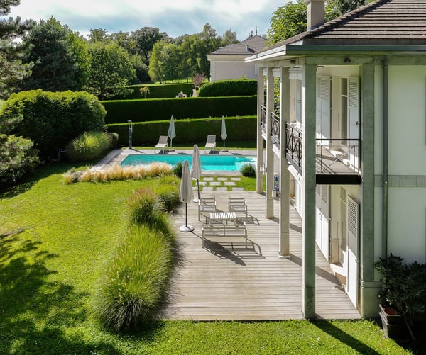 Propriété de prestige entourée de verdure à Lausanne 1