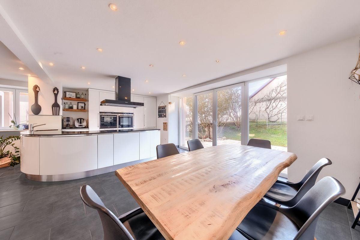 Immobilie in Valeyres-sous-rances - Exklusivität - Einzelhaus komplett renoviert mit großem Atelier und Garage - Bild 2