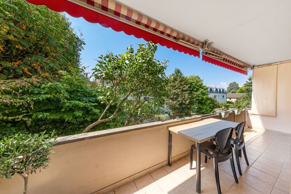 Appartement de 5.5 pièces entièrement rénové dans un quartier calme. 1