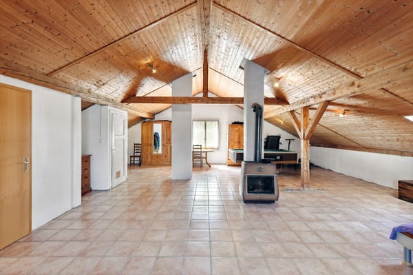 Villa individuelle avec grand studio indépendant et possibilités multiples sur grande parcelle 10