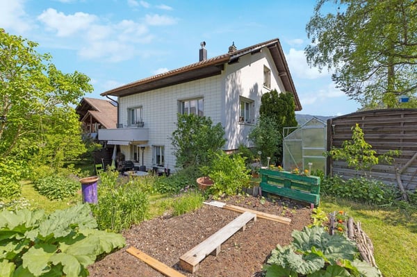 Villa individuelle avec grand studio indépendant et possibilités multiples sur grande parcelle 2