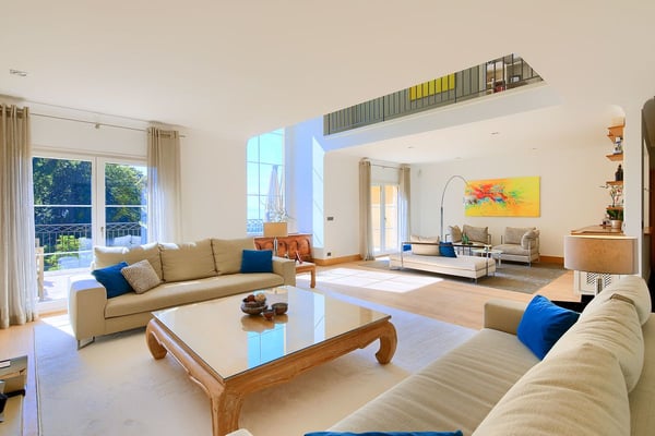 Villa d'exception avec vue imprenable, entre lac et nature 11