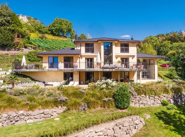 Villa d'exception avec vue imprenable, entre lac et nature 4