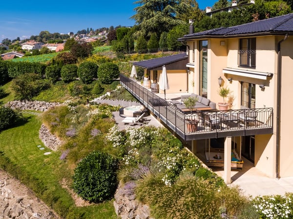 Villa d'exception avec vue imprenable, entre lac et nature 5