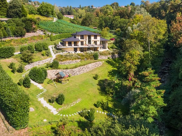 Villa d'exception avec vue imprenable, entre lac et nature 2