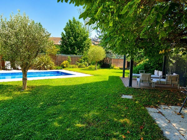 Maison jumelée spacieuse de 6 pièces à Puplinge 2