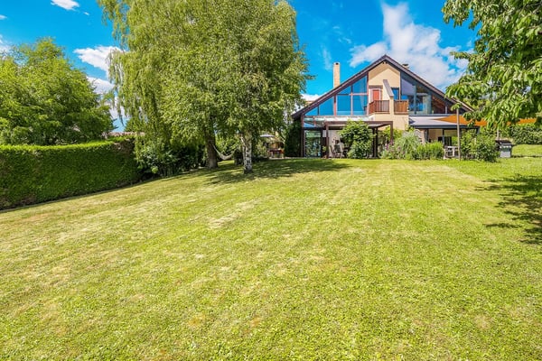 Villa Jumelle avec Jardin de Charme à Jouxtens-Mézery 1