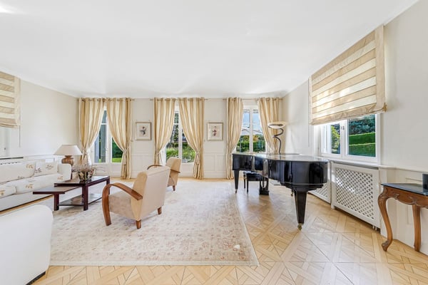 Propriété de prestige entourée de verdure à Lausanne 8