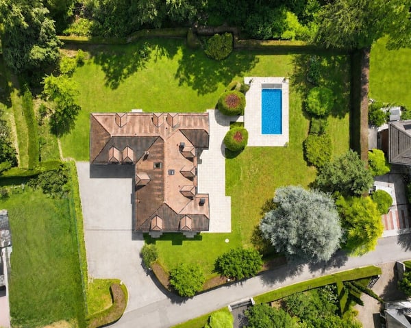 Magnifique propriété familiale avec piscine et vaste parcelle 1