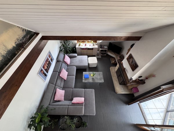 Yverdon - Attique en duplex de 5,5 pièces avec grande terrasse et véranda d'hiver
