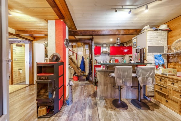 Joli Chalet à potentiel! 8