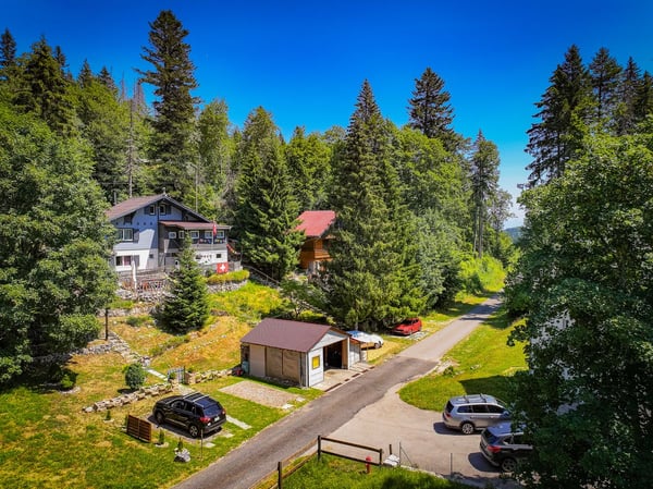 Joli Chalet à potentiel! 4