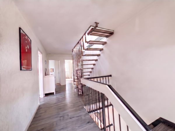 Rare ! Triplex en attique rénové de 6 pces, proche centre 13