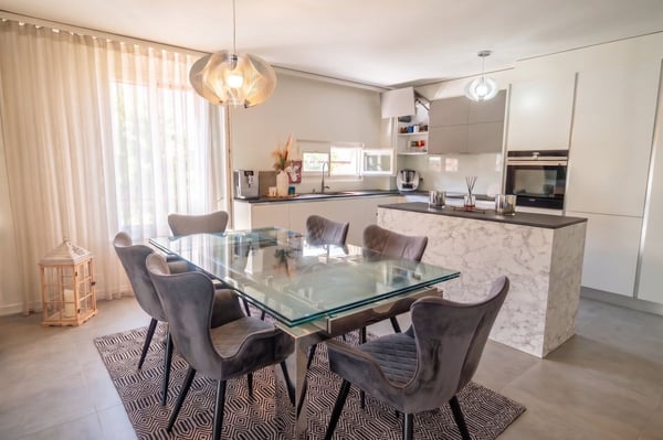 Rare ! Triplex en attique rénové de 6 pces, proche centre 2