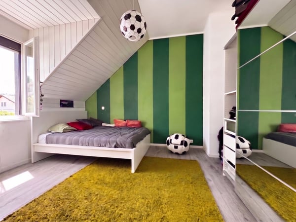 Rare ! Triplex en attique rénové de 6 pces, proche centre 9