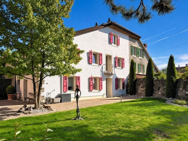 Maison de caractère au coeur du village 4