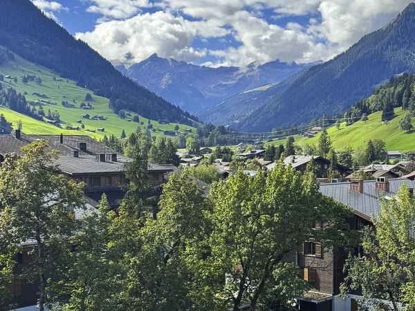 Charming appartment in the center of Gstaad - Valley & Palace views 2