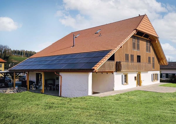 Élégance d'antan et confort moderne pour ce 1.5 pièces dans un bâtiment classé 1