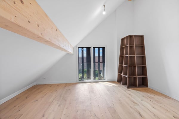 Élégance d'antan et confort moderne pour ce 4,5 pièces dans un bâtiment classé 6