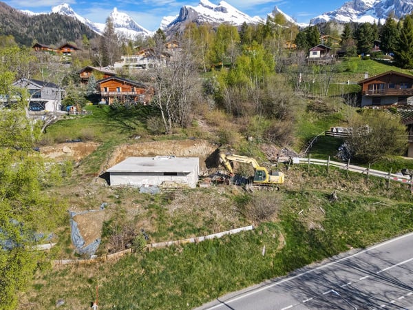 Avec permis de construire, situé à Dugny 5 minutes d'Ovronnaz 12