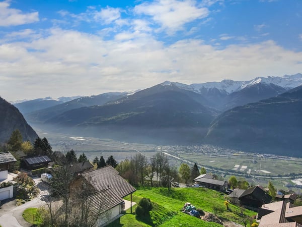 Avec permis de construire, situé à Dugny 5 minutes d'Ovronnaz 8