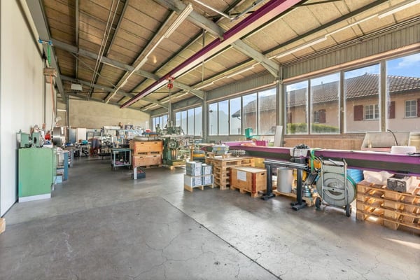 Propriété exceptionnelle en zone artisanale comprenant trois logements et un atelier 2