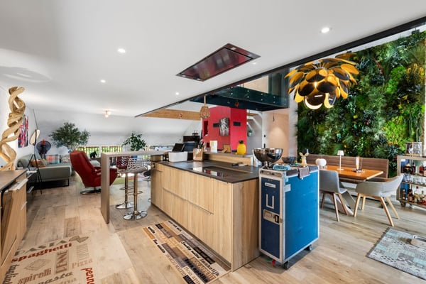 EN EXCLUSIVITE: Un bijoux de 230 m2 situé à 15 minutes d'Epalinges liant luxe, calme et espace. 8