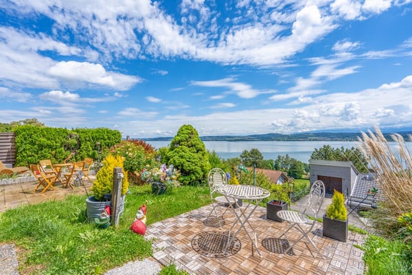 Magnifique terrain avec vue sur le lac de Morat et la possibilité de construire appartement ou maison 2