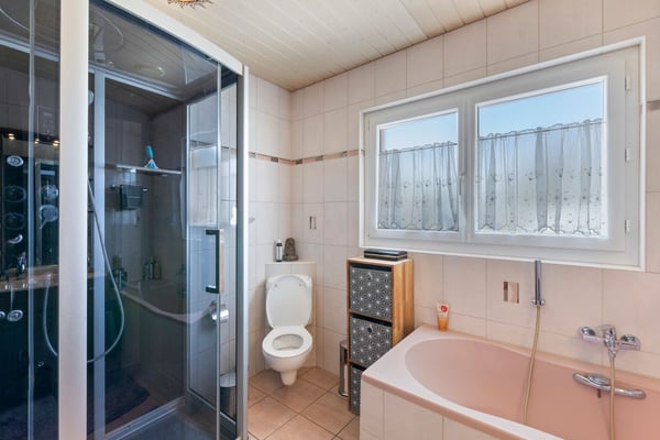 Exlusivité - Maison familiale avec grand terrain,lumière exceptionnelle et un porentiel d'agrandissement. 10