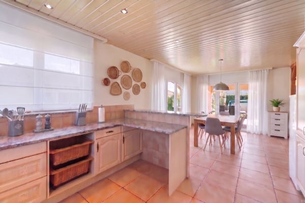 Exlusivité - Maison familiale avec grand terrain,lumière exceptionnelle et un porentiel d'agrandissement. 5