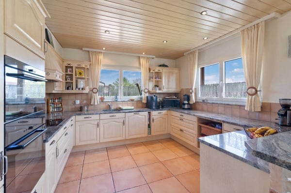 Exlusivité - Maison familiale avec grand terrain,lumière exceptionnelle et un porentiel d'agrandissement. 6