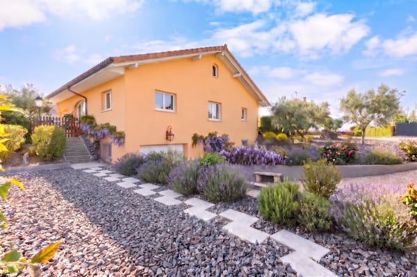 Exlusivité - Maison familiale avec grand terrain,lumière exceptionnelle et un porentiel d'agrandissement. 5