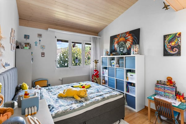 Bel appartement de 122 m² au dernier étage, entièrement rénové, avec 2 places de parc dans un garage souterrain. 10