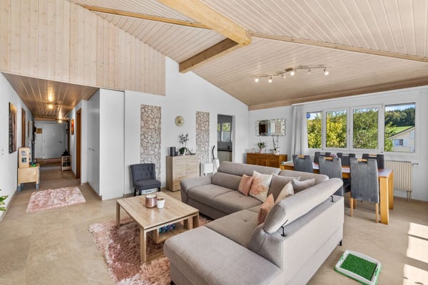 Bel appartement de 122 m² au dernier étage, entièrement rénové, avec 2 places de parc dans un garage souterrain. 6