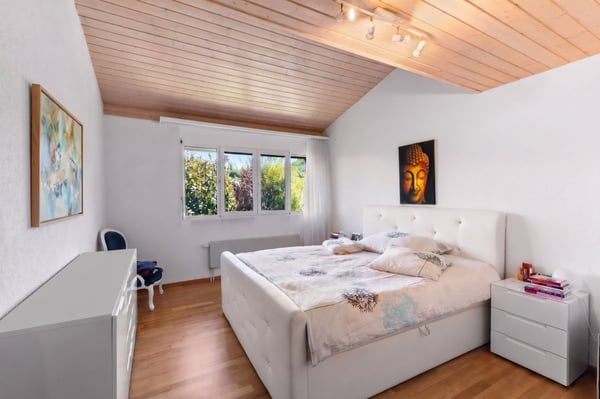 Bel appartement de 122 m² au dernier étage, entièrement rénové, avec 2 places de parc dans un garage souterrain. 11
