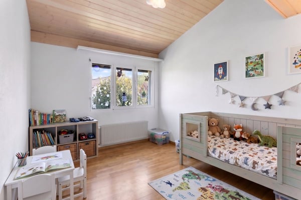 Bel appartement de 122 m² au dernier étage, entièrement rénové, avec 2 places de parc dans un garage souterrain. 10