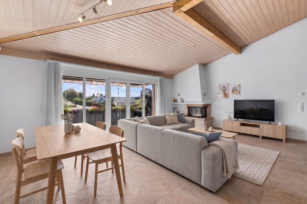 Bel appartement de 122 m² au dernier étage, entièrement rénové, avec 2 places de parc dans un garage souterrain. 7