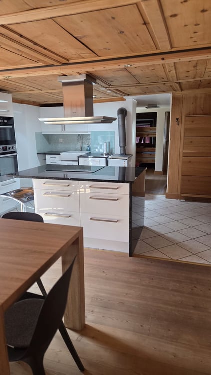 Spacieux duplex en attique rénové de 5.5 pièces à Saint-Luc 12
