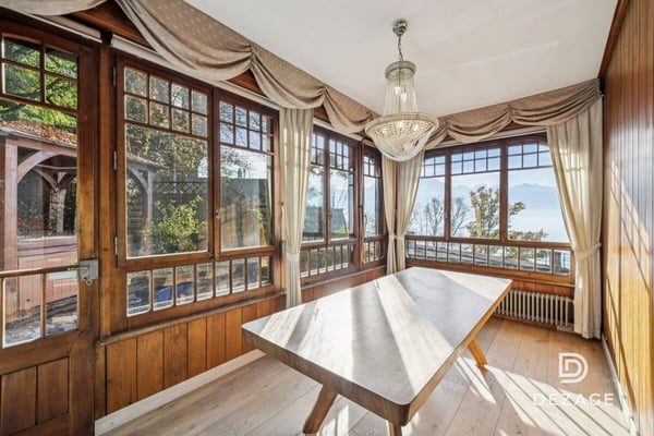 Maison familiale rénovée avec cachet, vue lac et dépendance à Montreux 1
