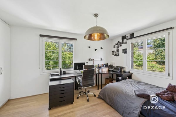 Découvrez en vidéo cette villa familiale spacieuse au calme avec vue sur les Alpes, piscine et espace wellness 11