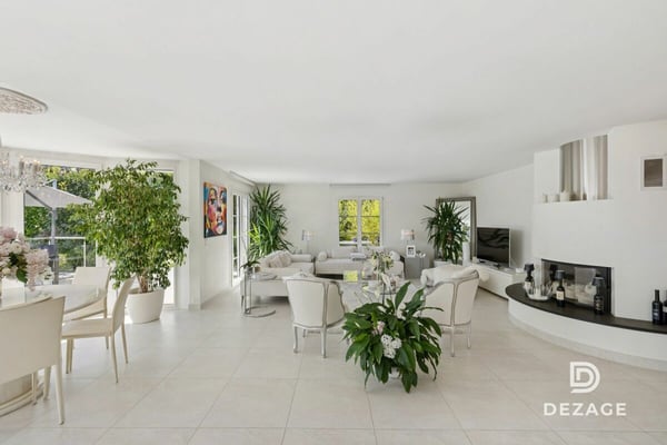 Découvrez en vidéo cette villa familiale spacieuse au calme avec vue sur les Alpes, piscine et espace wellness 5