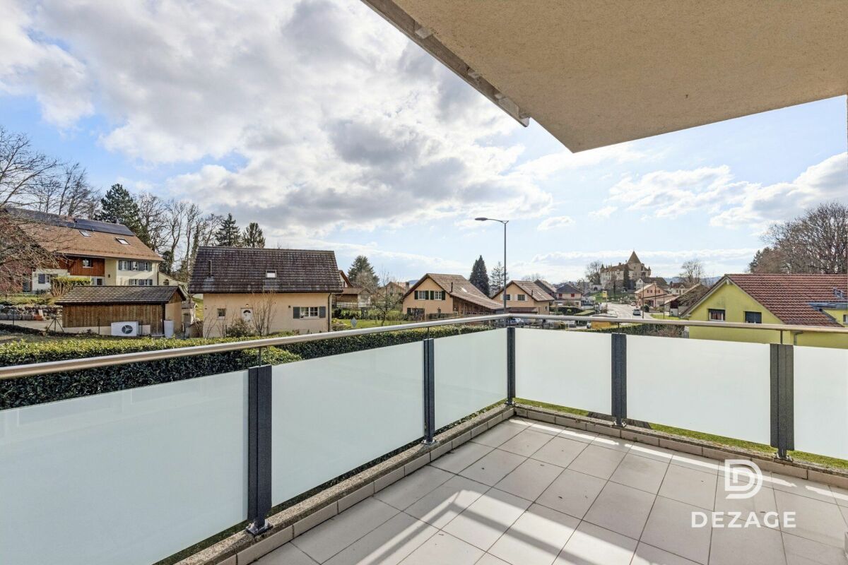 Grand appartement familial avec balcon couvert et vue sur le château d'Oron !