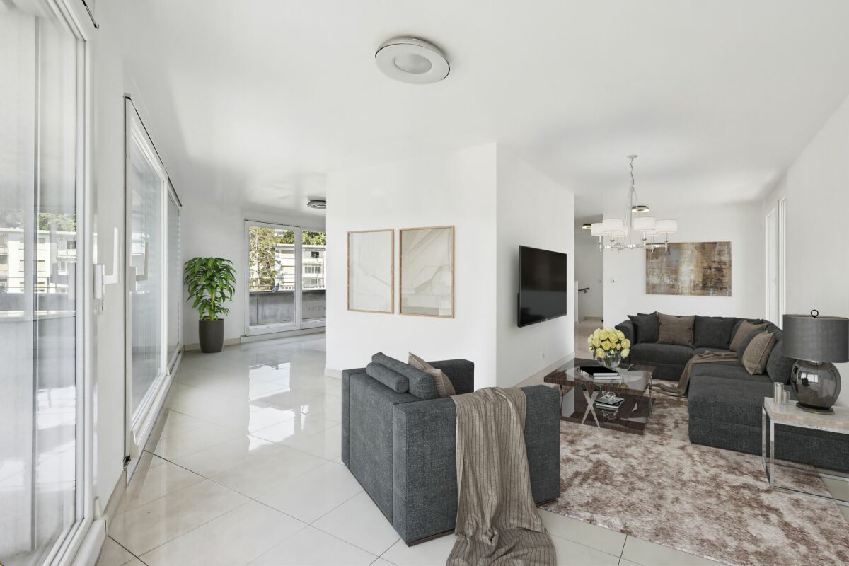 Attique-duplex moderne avec grands balcons, ascenseur privatif et vue sur les montagnes