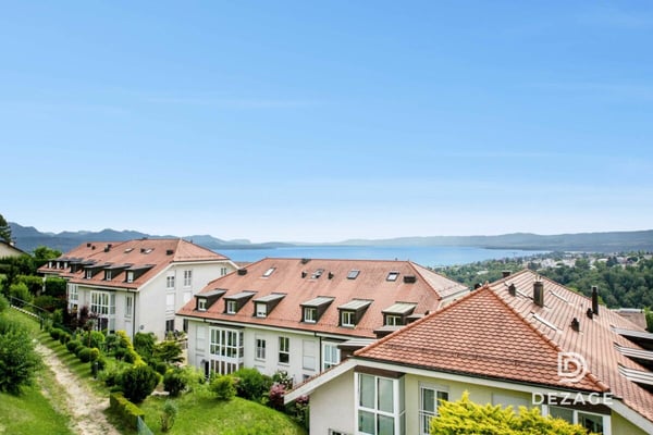 Vaste attique baigné de lumière aux portes de Lausanne avec vue panoramique sur le Lac